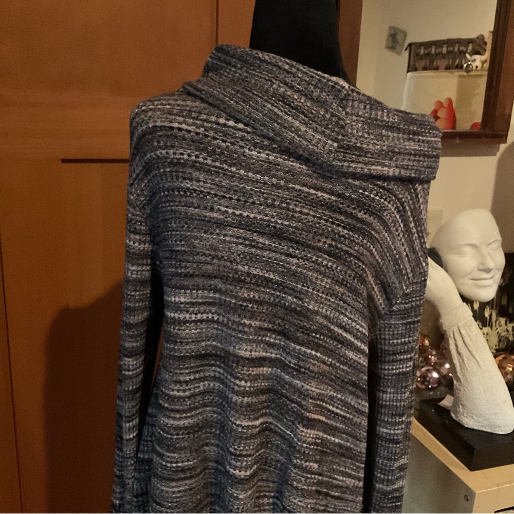 KATE & SAM MULTI KNITTED PATTERN SWEATER TURTLE NECK. SIZE L. COMFY